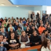 Подела помоћи социјално угроженим породицама од продатих фотеља функционера